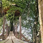 Le Domaine De Legends Bed & Breakfast Wail