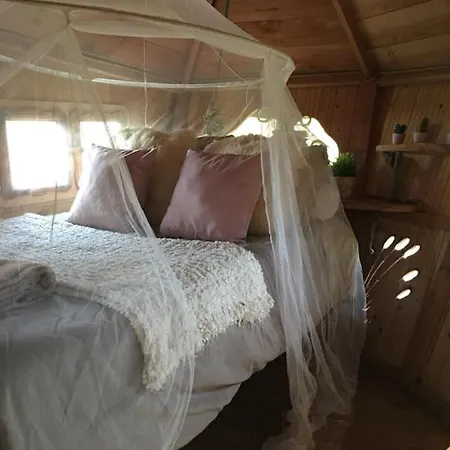 Le Domaine De - Legends Bed & Breakfast Wail