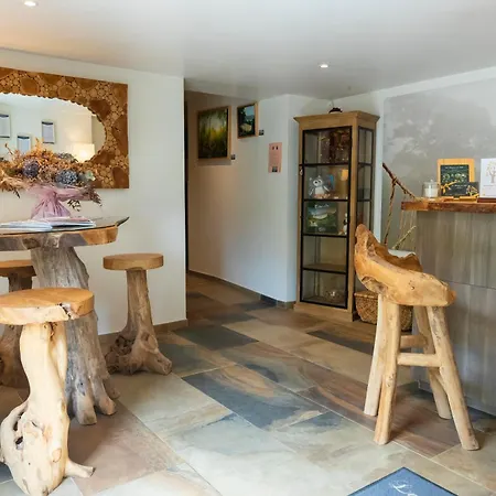 Le Domaine De - Legends לינה וארוחת בוקר