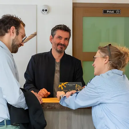 לינה וארוחת בוקר Le Domaine De - Legends