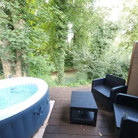 Le Domaine De - Legends לינה וארוחת בוקר