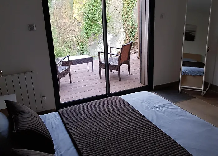 Le Domaine De Legends Bed & Breakfast Wail